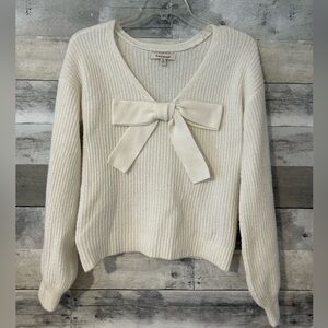 Francesca's Collections White V-Neck Sweater with Bow